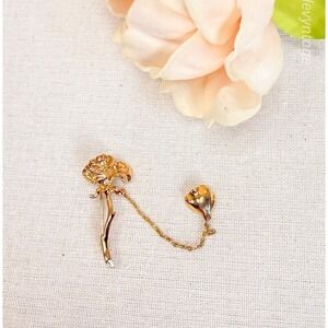 Elegant Monet Floral Brooch‎ - Vintage